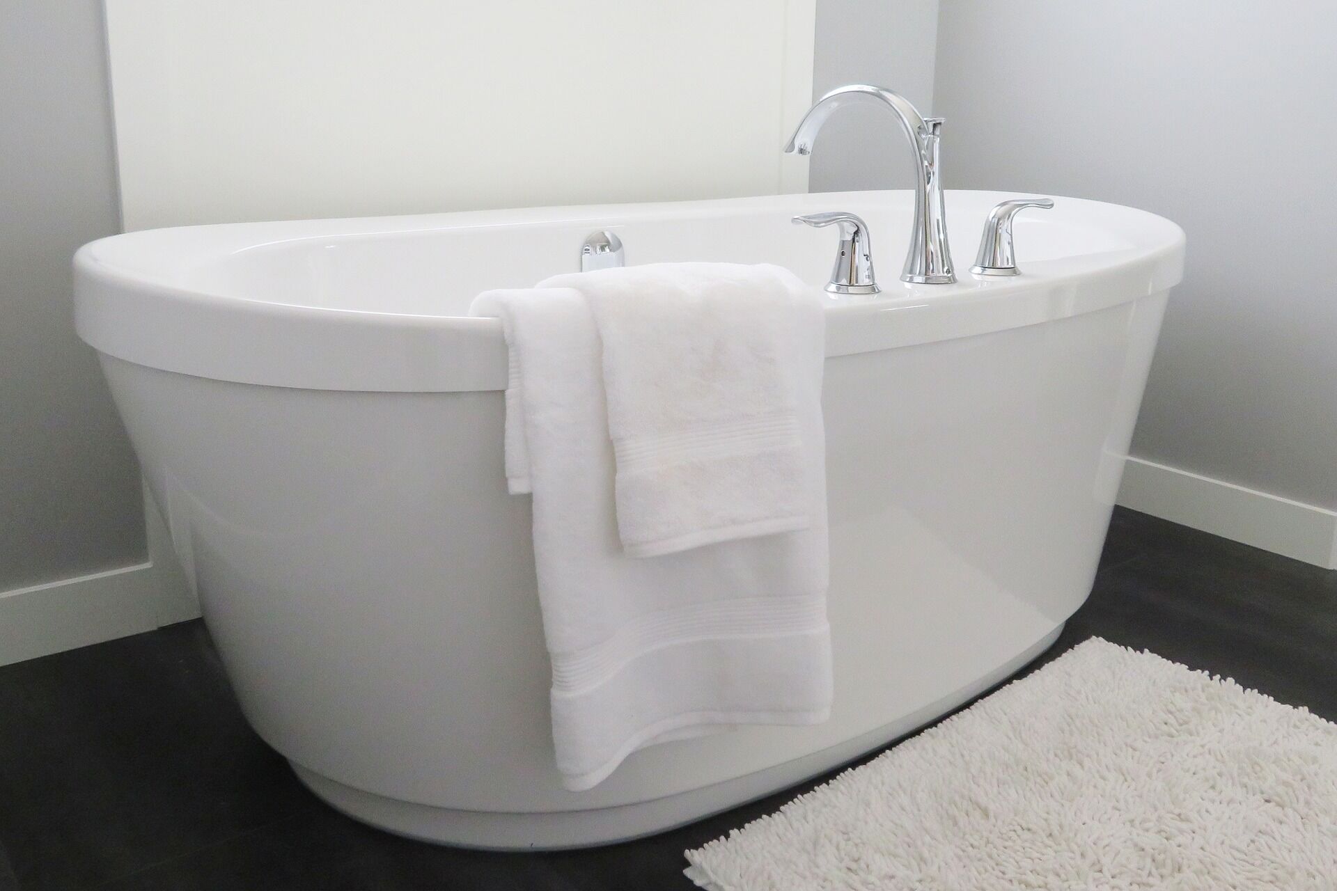 bathtub-2485957_1920